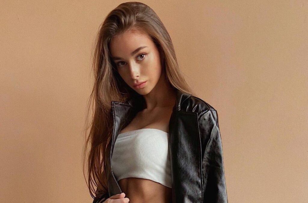 Cute single woman