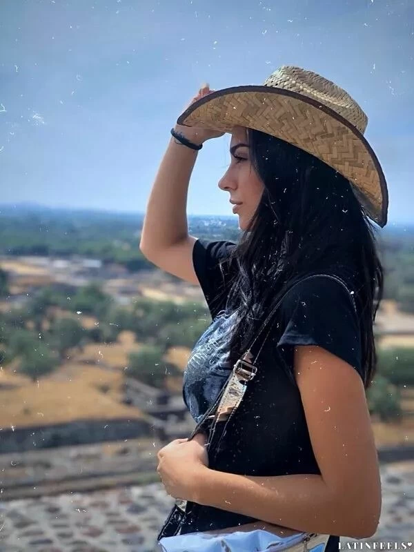 Maria Luz, 29